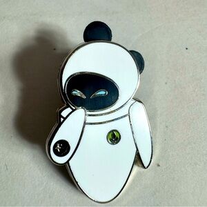 NWT. Disney Pin WDW Hidden Mickey Pixar Characters Wall-E Eve Pin